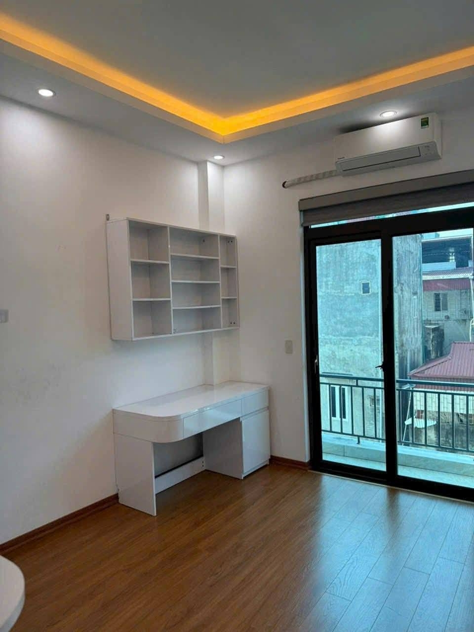 Bán nhà 4 tầng ngõ 9 Nguyễn Chí Thanh cách phố 15m cực hiếm