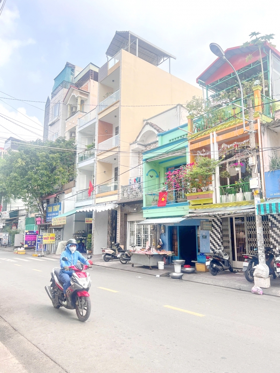 Bán nhà 5 tầng mặt tiền đường Đông Hồ Phường 4 Quận 8