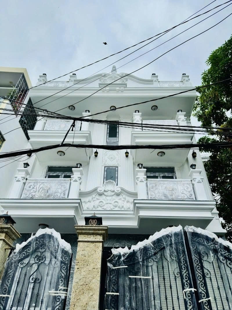 Bán nhà 5 Tầng Nơ Trang Long - gần Phan Văn Trị 85x20m 20 CHDV sổ A4 329 tỷ.