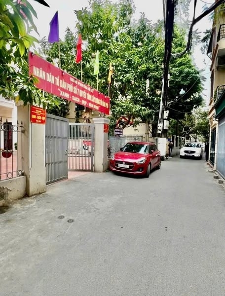 Bán nhà 5T ngõ 266 Nguyễn Văn Cừ thông Hồng Tiến. 48m bãi xe gần 10 tỷ 2 có thương lượng. LH