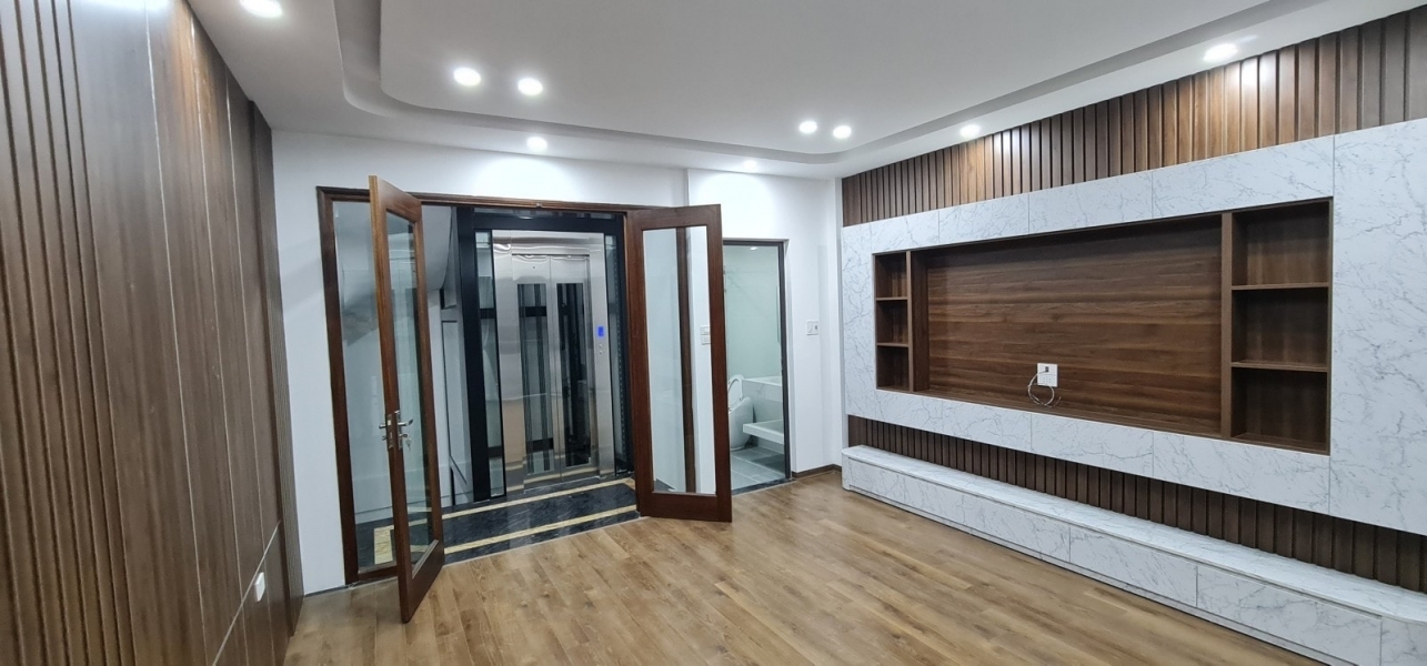 BÁN NHÀ BỒ ĐỀ 40m² – 6 TẦNG – THANG MÁY – FULL NỘI THẤT – 10.9 TỶ LONG BIÊN