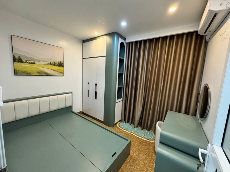 Bán nhà Bồ Đề Long Biên. Diện tích 40m² xây 5 tầng mặt tiền 3.5m có 5 phòng ngủ 7 vệ sinh giá nhỉnh