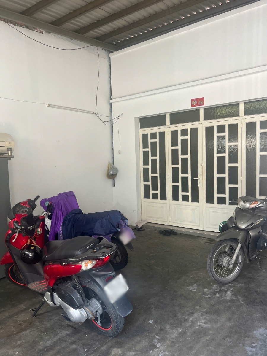 Bán nhà Cấp 4 nở hậu DT lớn 182m2 hẻm thông đường Chánh Hưng P.Chánh Hưng. Giá 9.5 tỷ TL