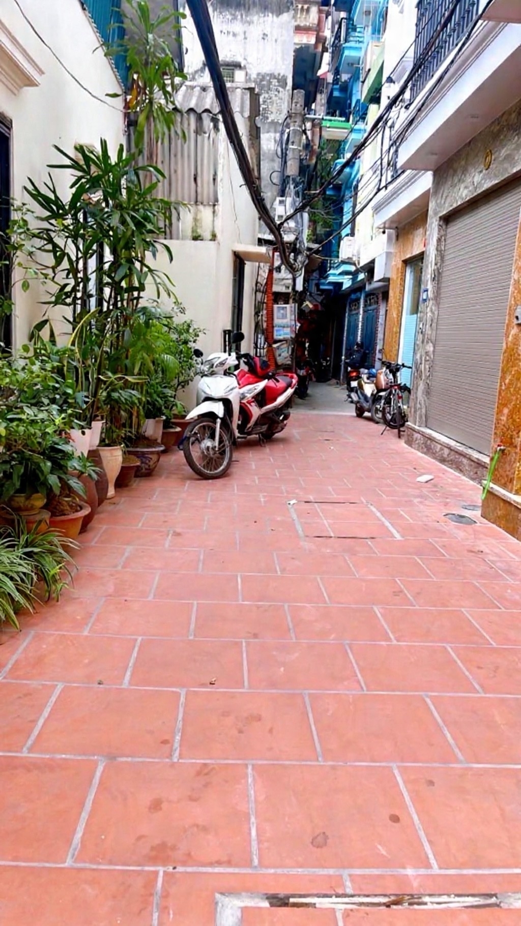 bán nhà cầu giấy 50m x4 tầng 123 tỷngõ thônglô gócdân xây.full nội thấtgần ô tô