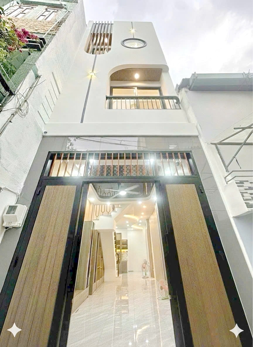 Bán nhà đẹp 4 tầng đường Âu Dương Lân P. Chánh Hưng Quận 8