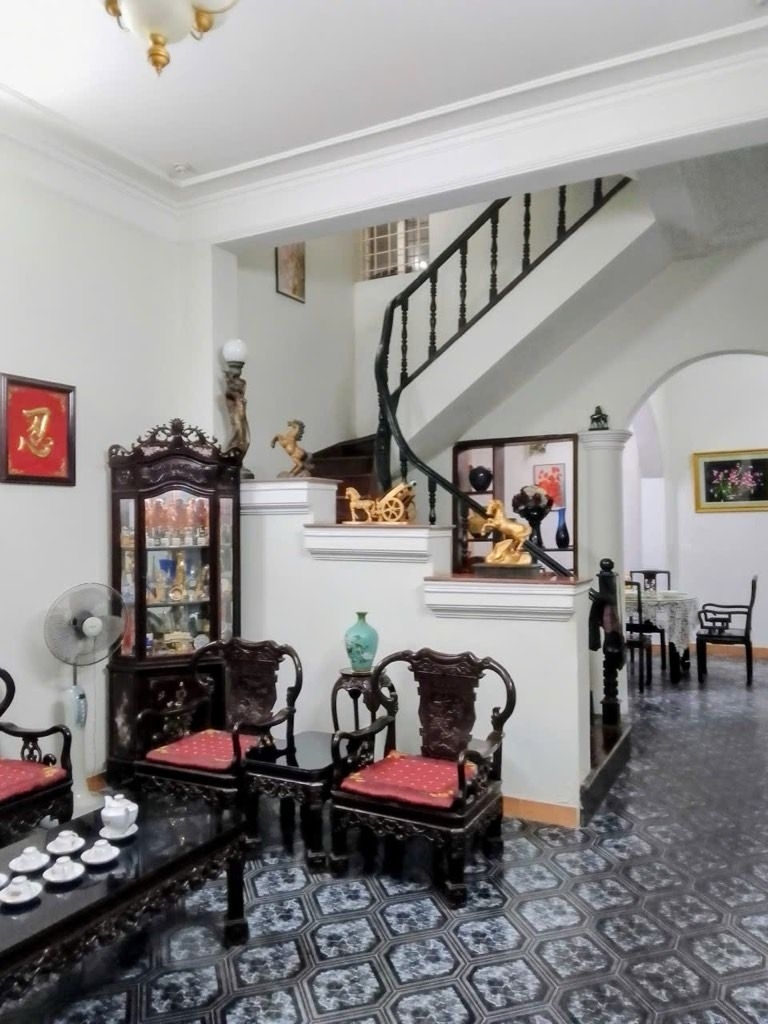 Bán nhà đẹp Hồng Tiến- Dân xây-Full NT- Oto tránh- Ô chờ thang máy 80m 5 tầng nhỉnh 23 tỷ(TL)