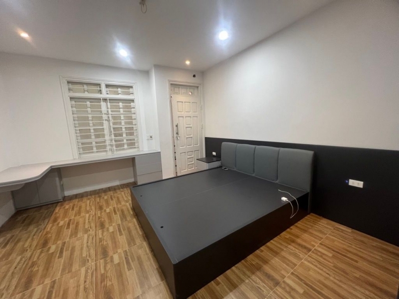 Bán nhà đẹp Lý Sơn Thượng Thanh Long Biên oto đỗ cổng 54m 5 tầng nhỉnh 6 tỷ(TL)