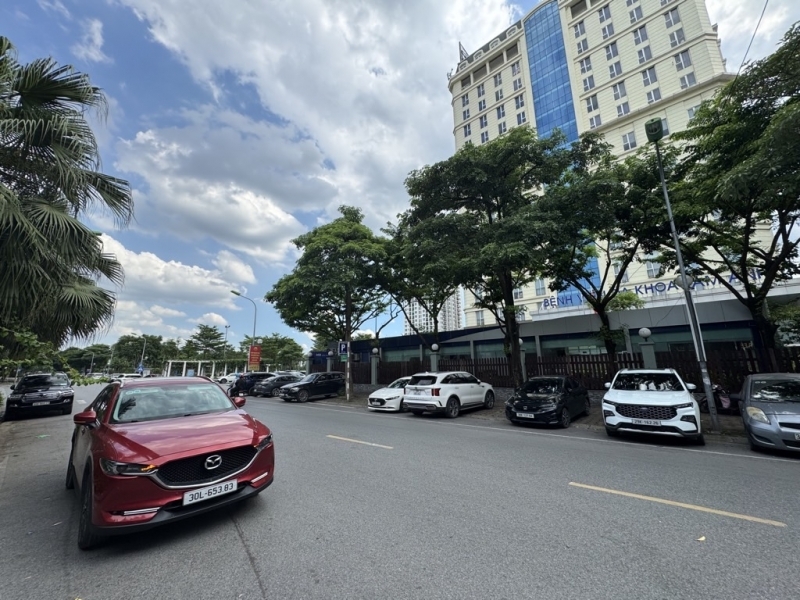 Bán nhà đẹp Mặt Phố Hoàng Như Tiếp- Lô Góc - Kinh Doanh- Via he 100m5 tầng nhỉnh 49 tỷ