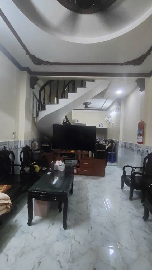 Bán nhà đẹp Nguyễn Tư Giãn 3 tầng 72m2(4*18) xe hơi thông gần Emart Phan Huy Ích chỉ 7.5 tỷ.