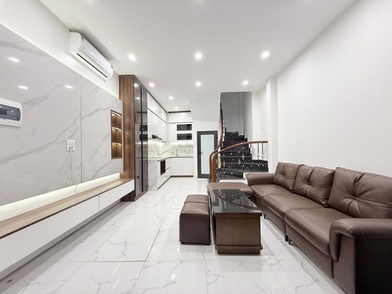 bán nhà đội cấn DT 35m giá 115 tỷ lô góc 2 nhà ra phốfull nội thất