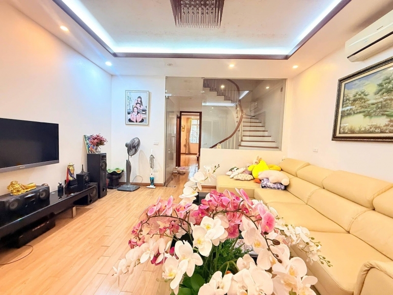 Bán nhà Đội Cấn lõi Ba Đình  gần phố nhà dân xây chắc chắn 65m 5tầng 206tỷ