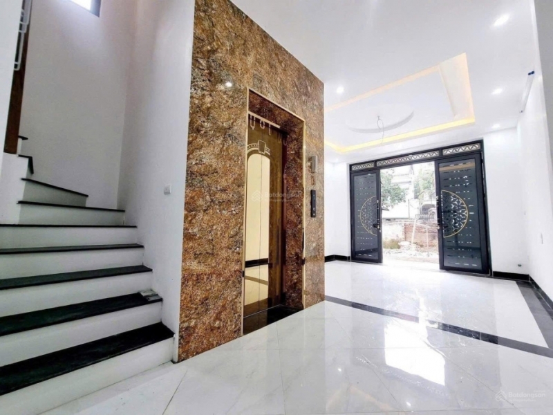 Bán nhà Đông Ngạc 35m 5 tầng gần trường chợ ô tô tránh 2 mặt thoáng thang máy