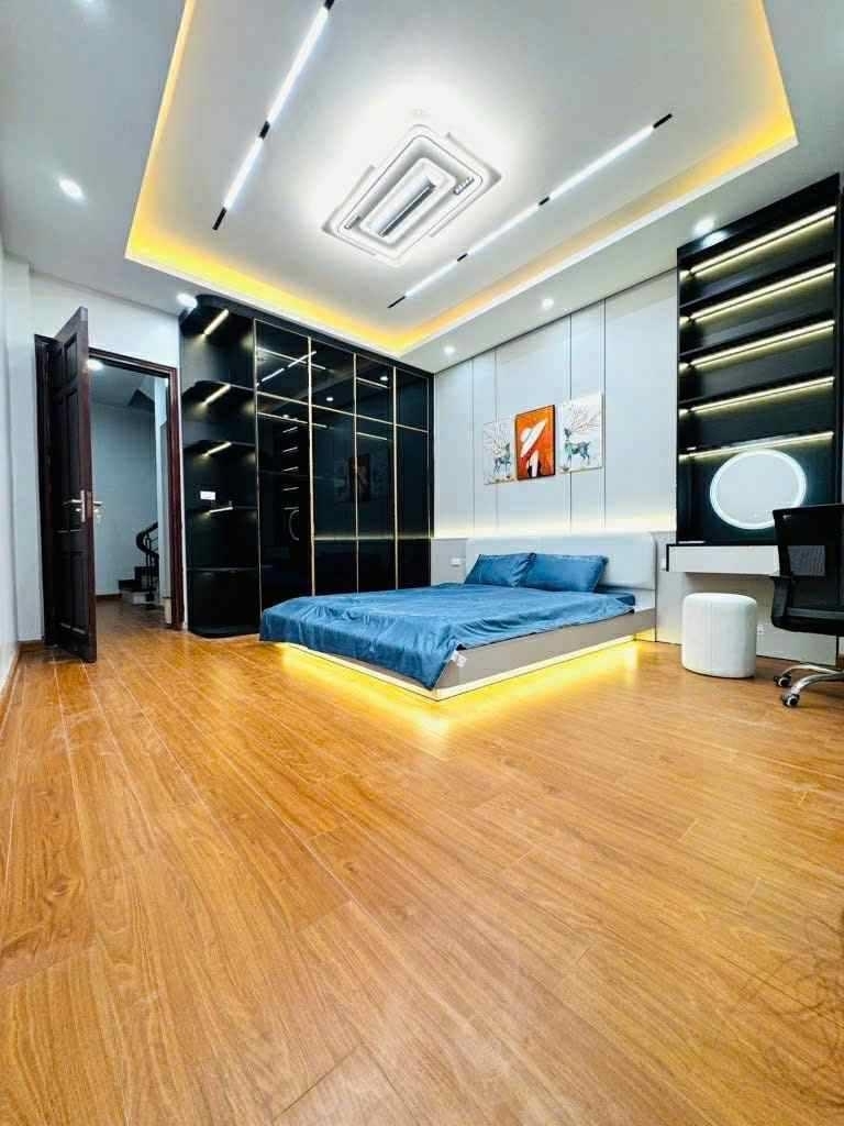Bán nhà Đông Ngạc 42m2 5 tầng đẹp ngõ rộng ô tô tránh giá 6.8 tỷ