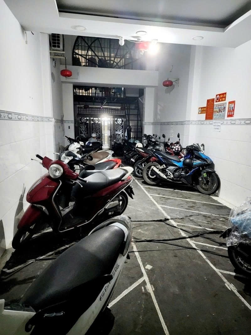 Bán nhà dòng tiền HXH Lạc Long Quân - ngay Chợ Vải hậu 6m dài 32m 5 T 15PN 155 tỷ