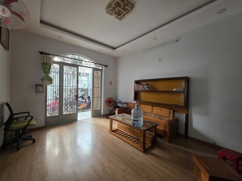 Bán nhà đường 297 Phước Long B Quận Thủ Đức TP HCM. DT 100m2 một trệt  giá 65 tỷ sổ hồng. Liên hệ: