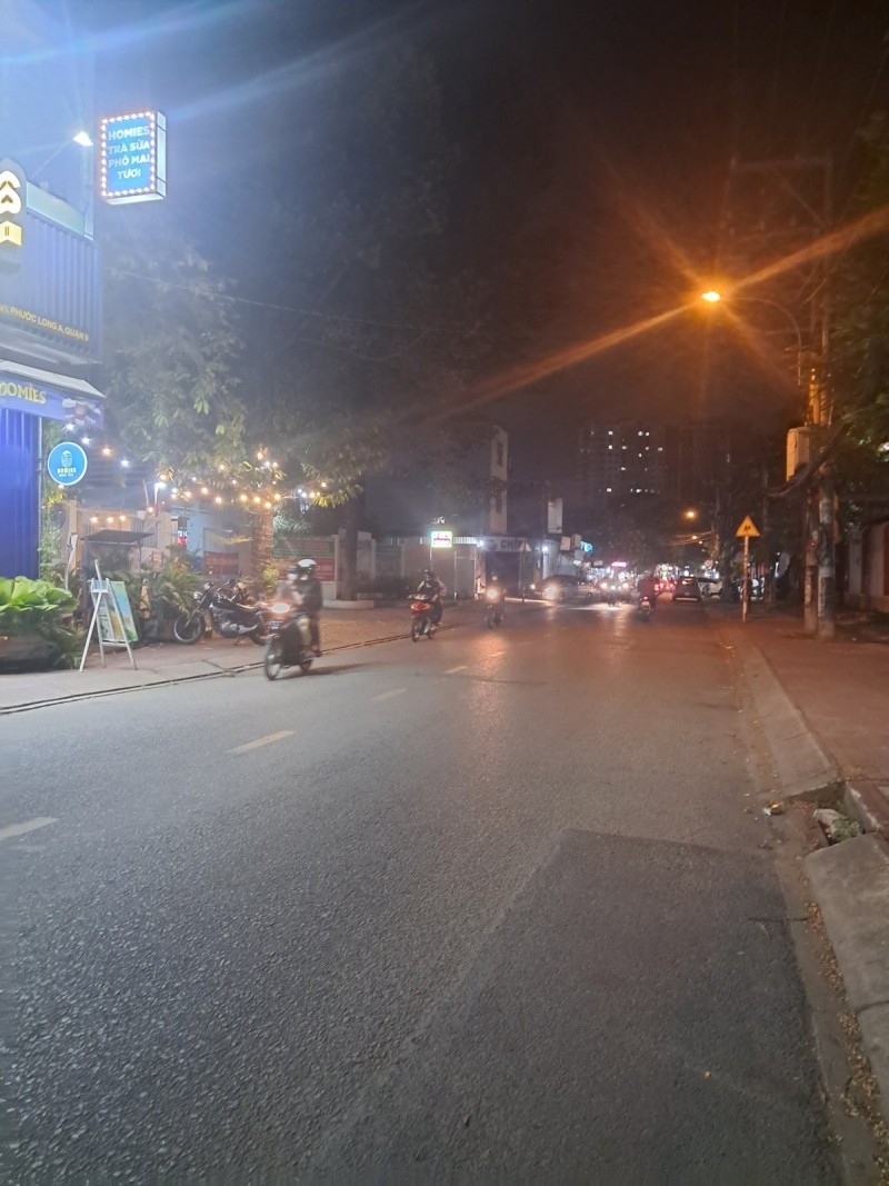 Bán nhà đường Hồ Bá Phấn Phước Long A 9 TP HCM. DT 130m2 2 tầng 4PN giá 98 tỷ sổ hồng. Liên hệ