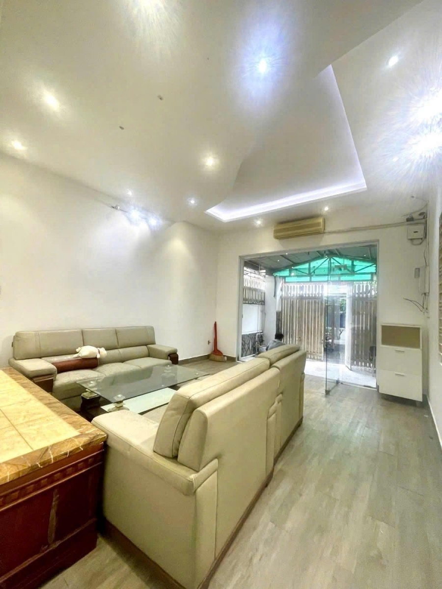 Bán nhà đường Lạc Long Quân phường 8 Tân Bình (4*15m) - 76 tỷ