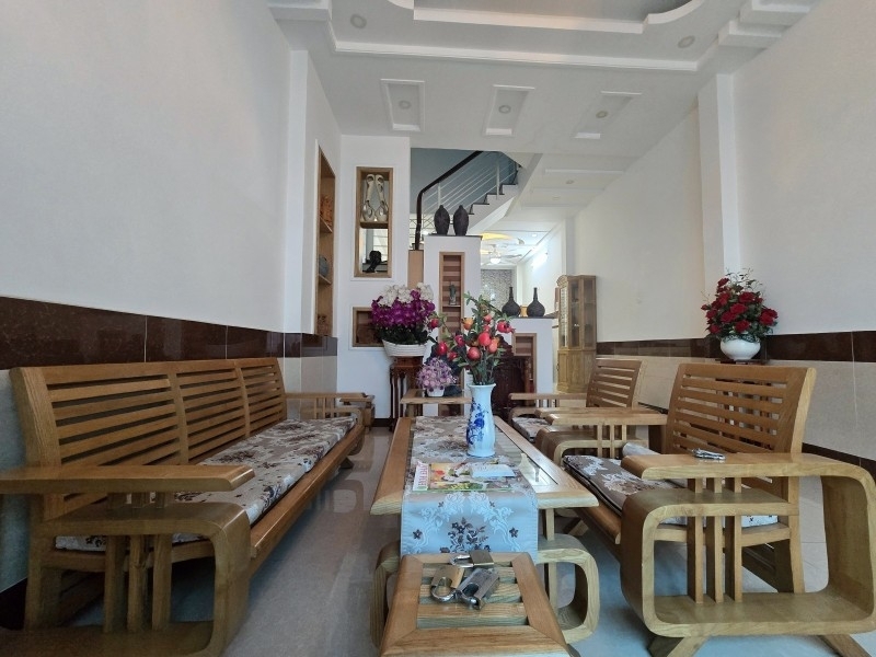 Bán nhà đường Man Thiện Phường Tăng Nhơn Phú A Thủ Đức TP HCM. DT 70m2 3 tầng. Giá 7.85 tỷ. Liên