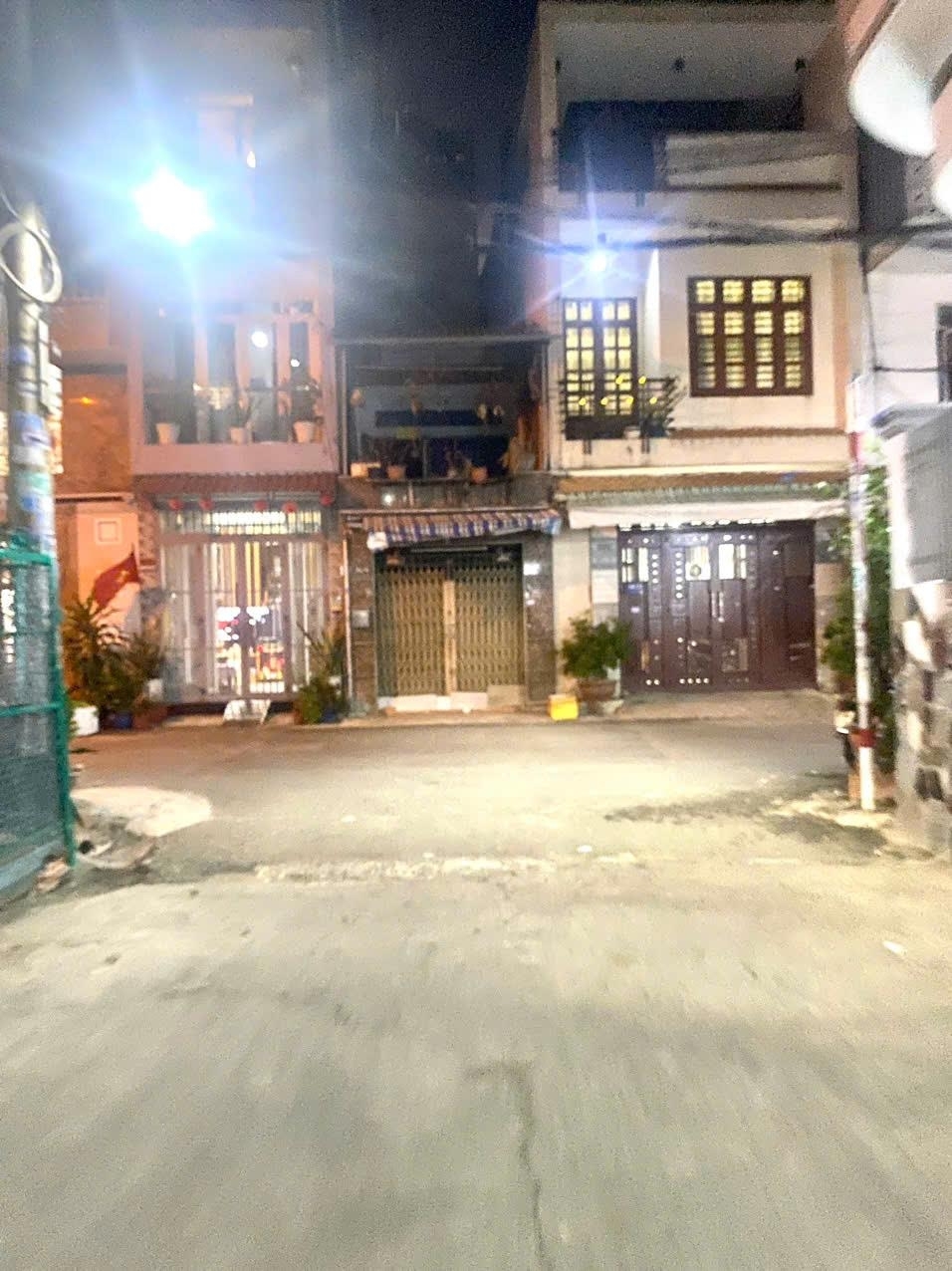 BÁN NHÀ GẦN KÊNH TÂN HÓA QUẬN TÂN PHÚ 3 TẦNG HẺM XE HƠI HƠN 2 TỶ