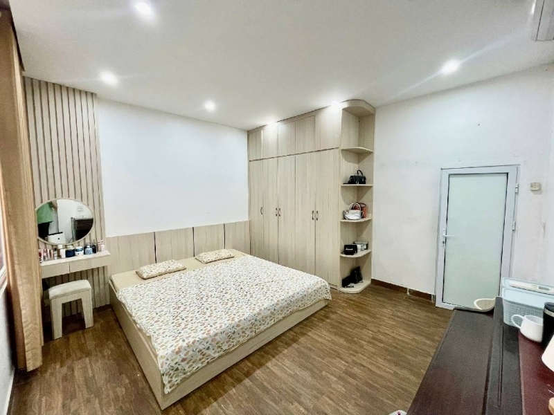 BÁN NHÀ GIA QUẤT LONG BIÊN DÂN XÂY-NGÕ THÔNG-Ô CHỜ THANG MÁY-OTO ĐỖ CỬA-45M NHỈNH 8 TỶ(TL)