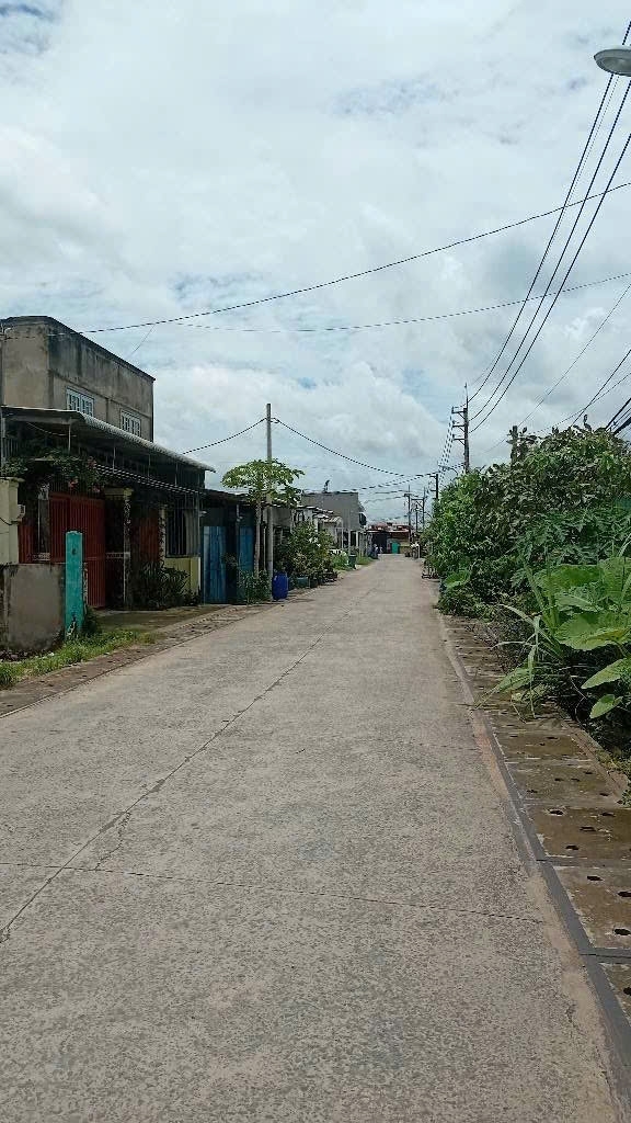 Bán nhà hai tầng mặt tiền đường hẻm lớn sát Quốc Lộ 22 Củ Chi ngang hơn 9m hơn 300m2 nhỉnh 5tỷ