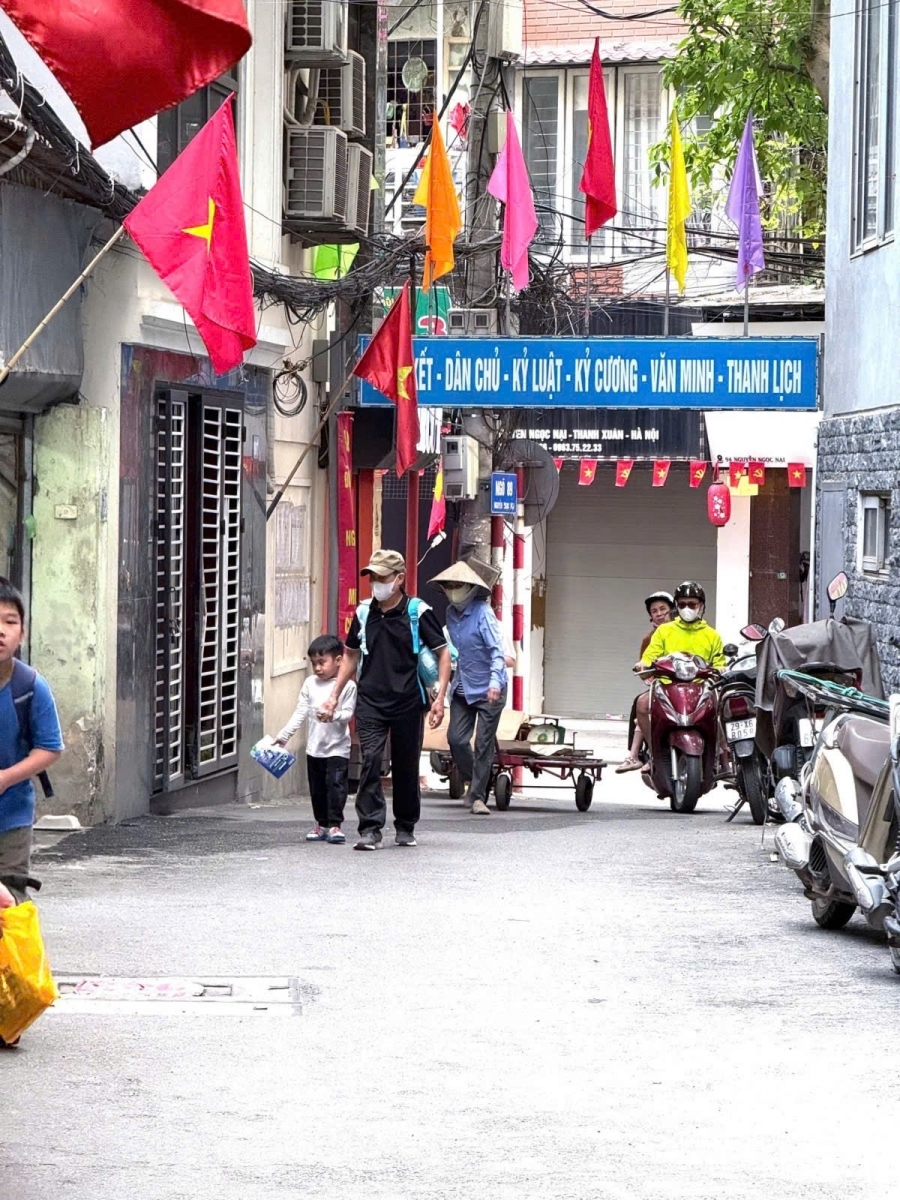 BÁN NHÀ HÀNG SIÊU ĐẸP 10M RA MẶT PHỐ - OTO ĐỖ CỬA - NHÀ DÂN XÂY KIÊN CỐ - NGÕ THÔNG TỨ TUNG - SỔ