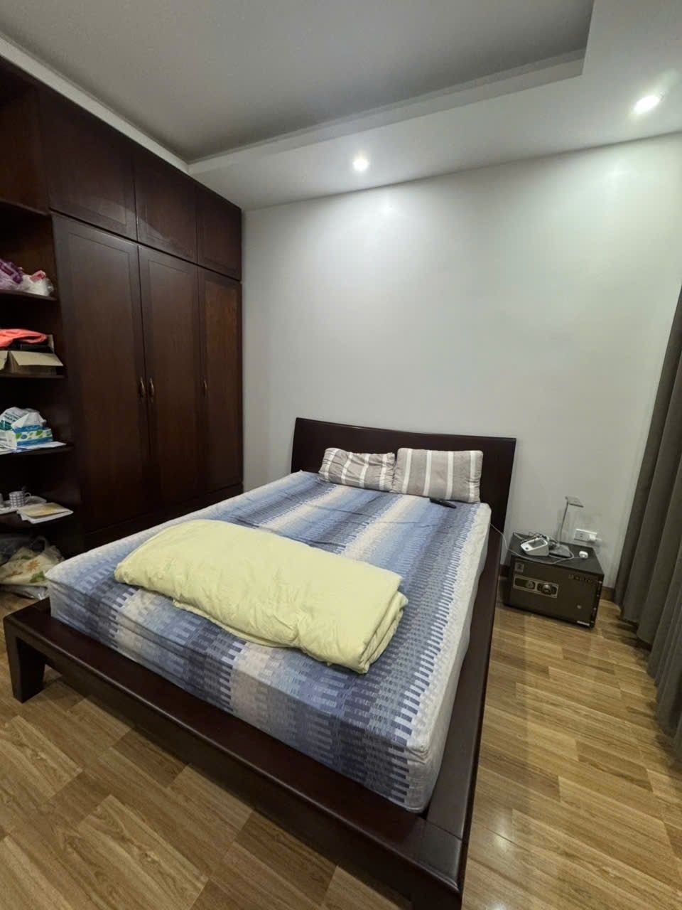 Bán Nhà Hào Nam 31m2. 4 tầng. mặt tiền 4.2m. giá 8.86 Tỷ Đống Đa Hà Nội