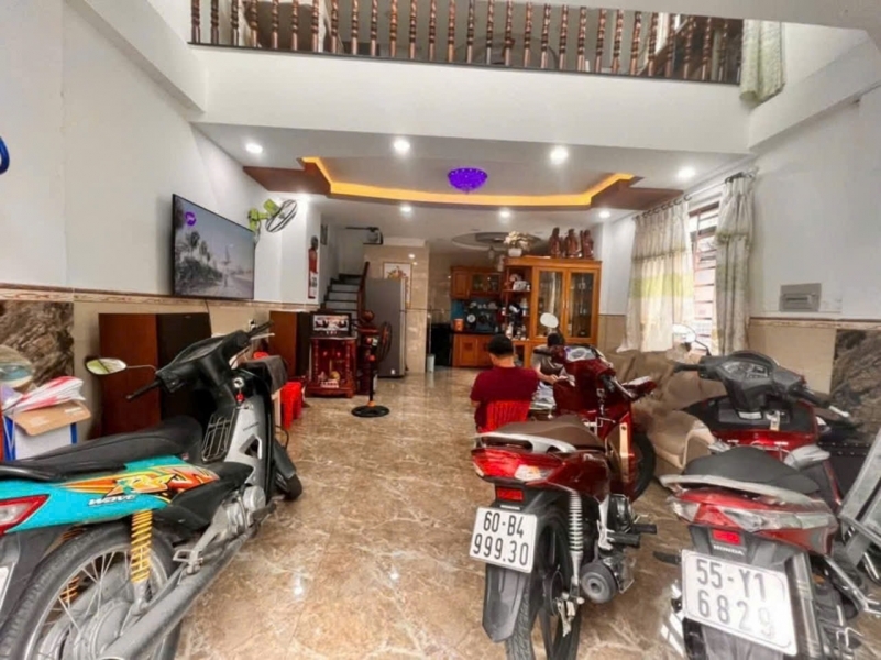 Bán nhà hẻm 133 Ni Sư Huỳnh Liên p10 Tân Bình; 4x14m; 5 tầng