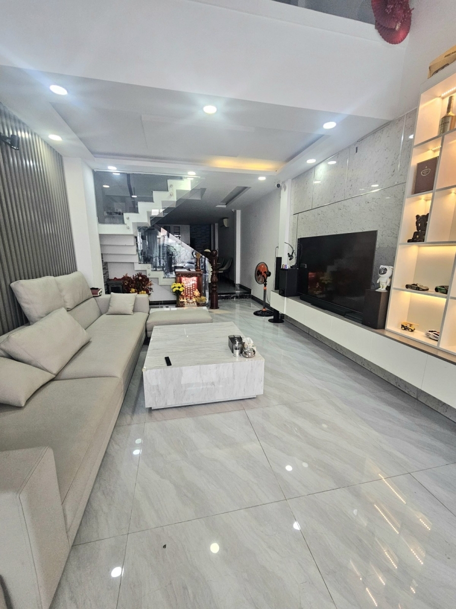 Bán nhà Hẻm 4m ngay Trần Hưng Đạo Quận 5 68m2 (4x17) 5 tầng 6PN full nội thất Giảm 300 triệu còn