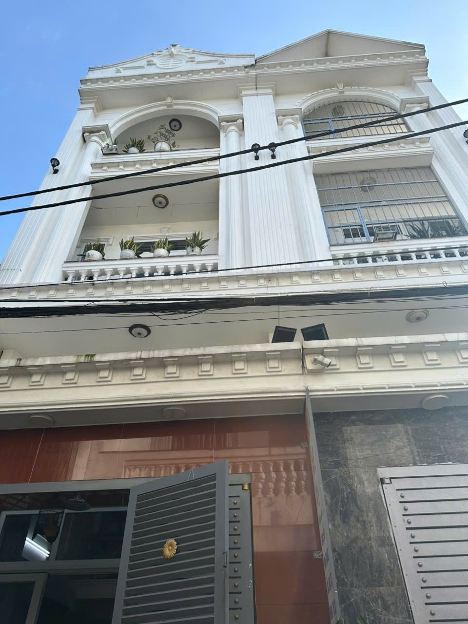 Bán nhà hẻm 6m Hiệp Thành 26 Quận 12 xe hơi đậu cửa nhà đẹp hiện đại