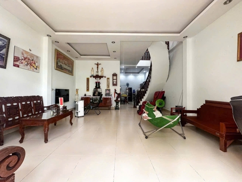 Bán nhà hẻm 8m 769/ Cách Mạng Tháng 8 phường 6 Tân Bình (4*17)