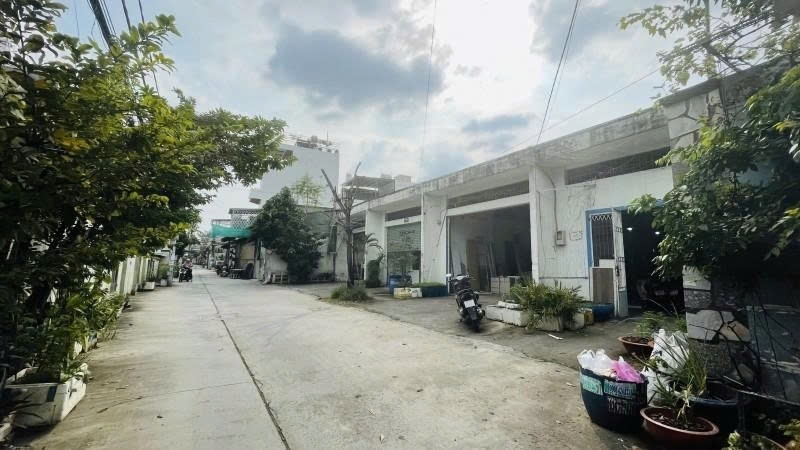 Bán Nhà Hẻm 8m Phạm Đăng Giảng - giao Lê Trọng Tấn 11x44m Cấp 4 Sổ A4 235 tỷ.