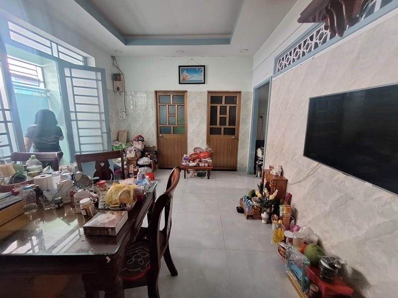 Bán nhà hẻm đường số 8 Trường Thọ Thủ Đức TP HCM. DT 100m2 cấp 4 giá 5.15 tỷ.