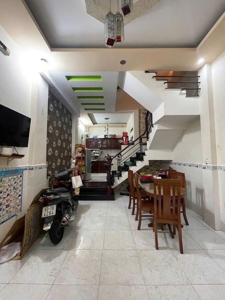 Bán nhà hẻm Lạc Long Quân phường 10 Tân Bình (45x19) 3 lầu; hơn 6 tỷ