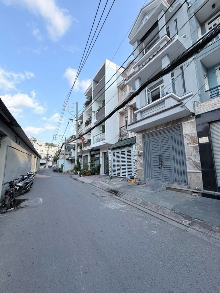 Bán nhà hẻm xe hơi Nguyễn Hữu Tiến Tân Phú 76m2 4x19m 3 tầng gần Aeon Mall chỉ 8.6 tỷ.