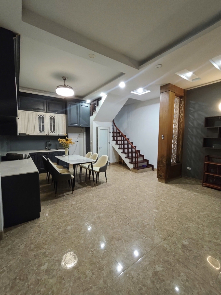 Bán Nhà Hồ Đắc Di 39m2. 5 tầng. mặt tiền 5.3m. giá 12.6 tỷ Đống Đa Hà Nội