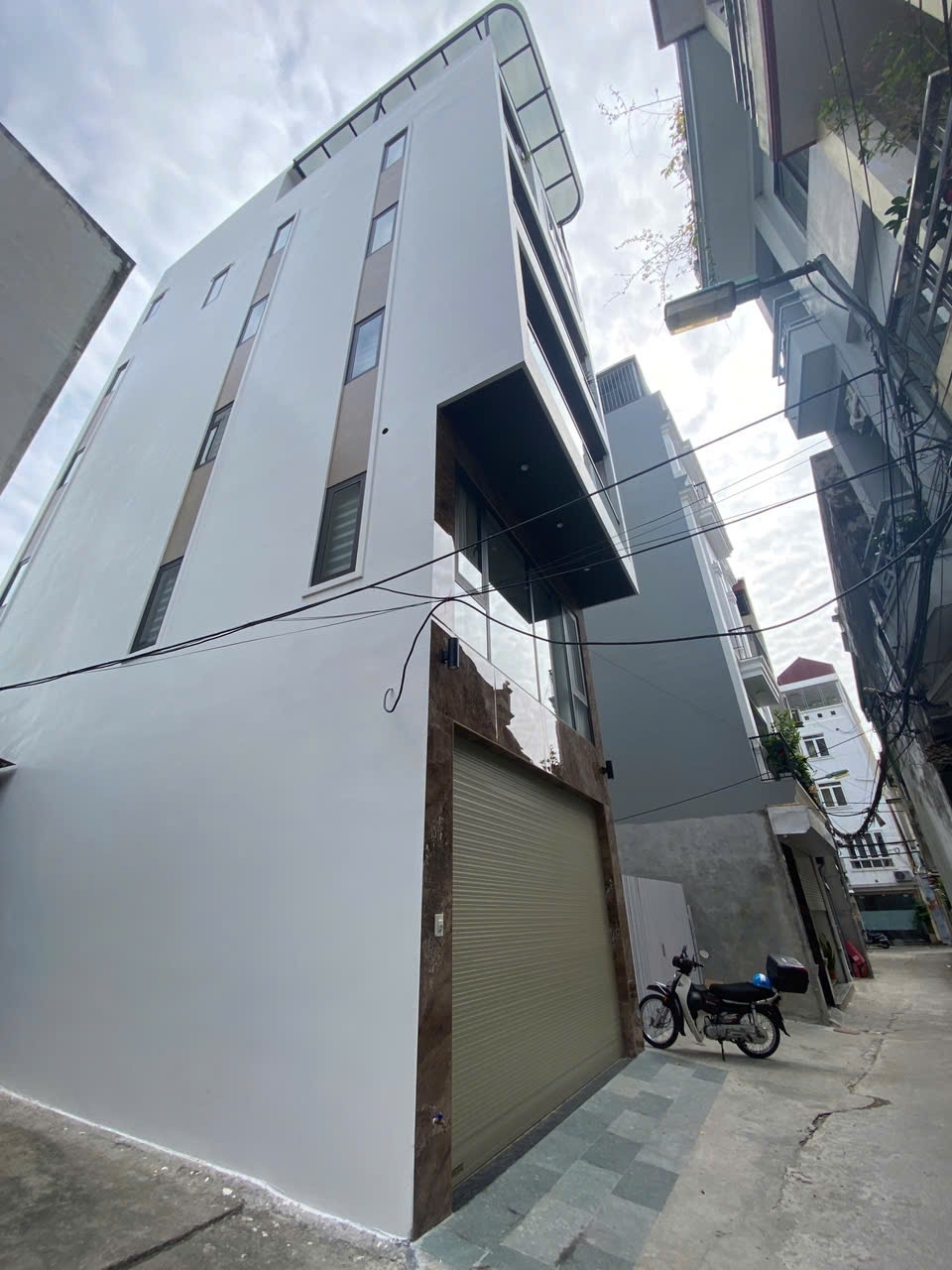 BÁN NHÀ HOA LÂM – 65M² – 6 TẦNG – THANG MÁY – GARA Ô TÔ – NHÀ ĐẸP FULL NỘI THẤT