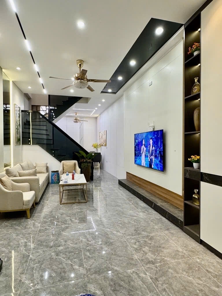 Bán nhà Hoàng Văn Thái mới cứng– 47m² – Ô tô vào nhà – 5T 6PN – 14.9 tỷ