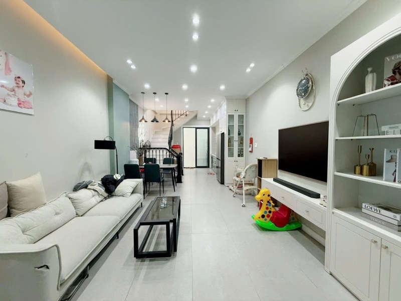 BÁN NHÀ HỒNG TIẾN30M OTO TRÁNHNGÕ THÔNGFULL NỘI THẤT50M NHỈNH 12 TỶ TL