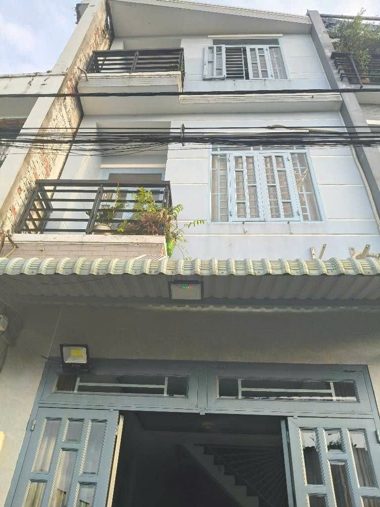 BÁN NHÀ  HXH - 3 TẦNG - NGUYỄN THỊ SÁU Q.12 - GIÁ CHỈ  3.t