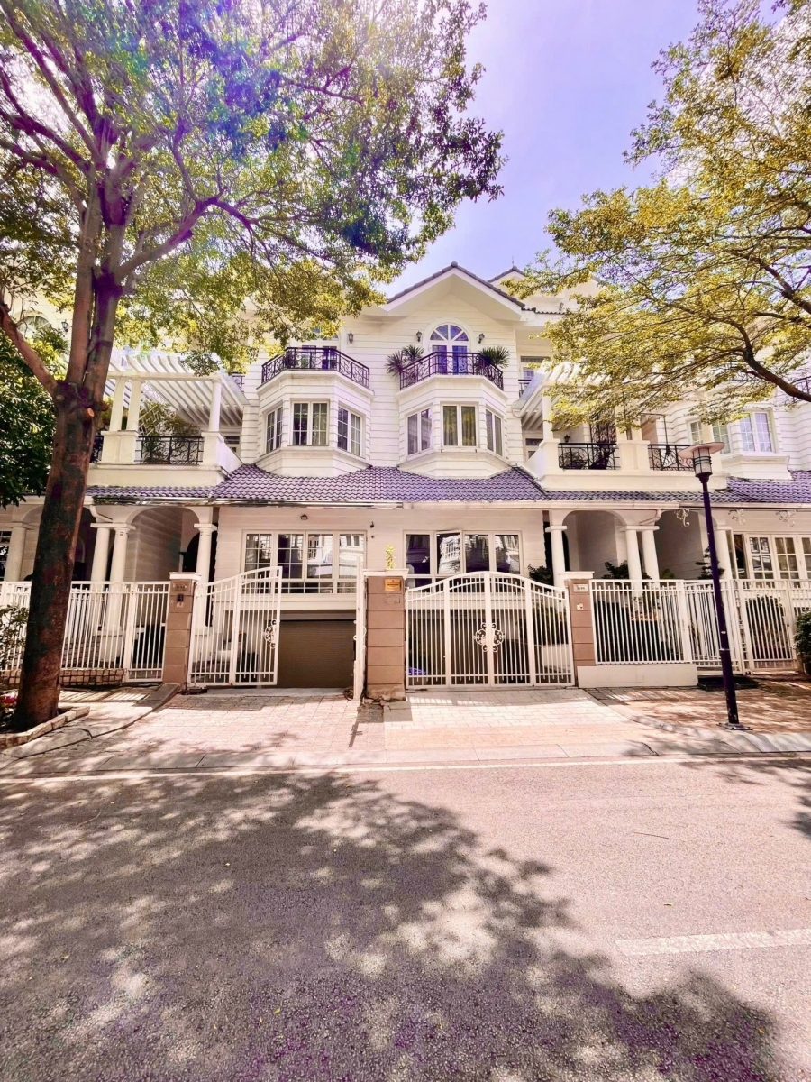 BÁN NHÀ KHU BIỆT THỰ SÀI GÒN PEARL – DT 7x21m – HẦM + TRỆT + 2 LẦU – GIÁ 95 TỶ