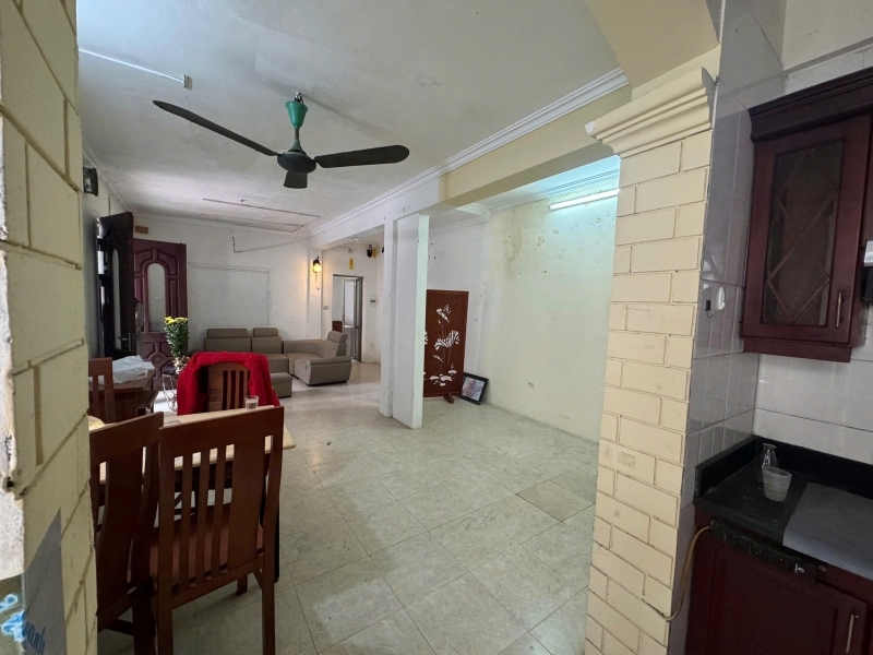 Bán nhà khu tập thể Bưu Điện Hoàng Cầu Tầng 1 diện tích 30m² sổ đỏ chính chủ.