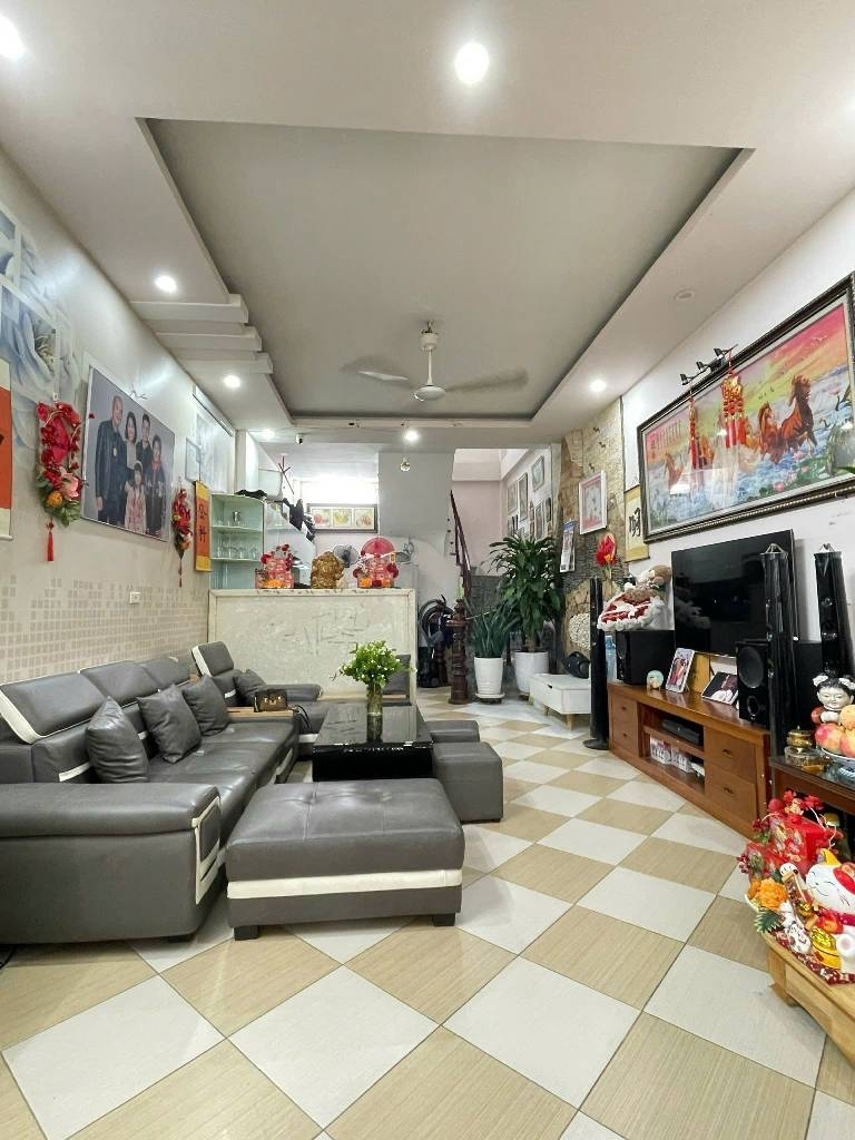 Bán nhà Kim Giang Hoàng Mai 10m Ô tô nở hậu nhẹ 54m2 11.6 tỷ(CTL)