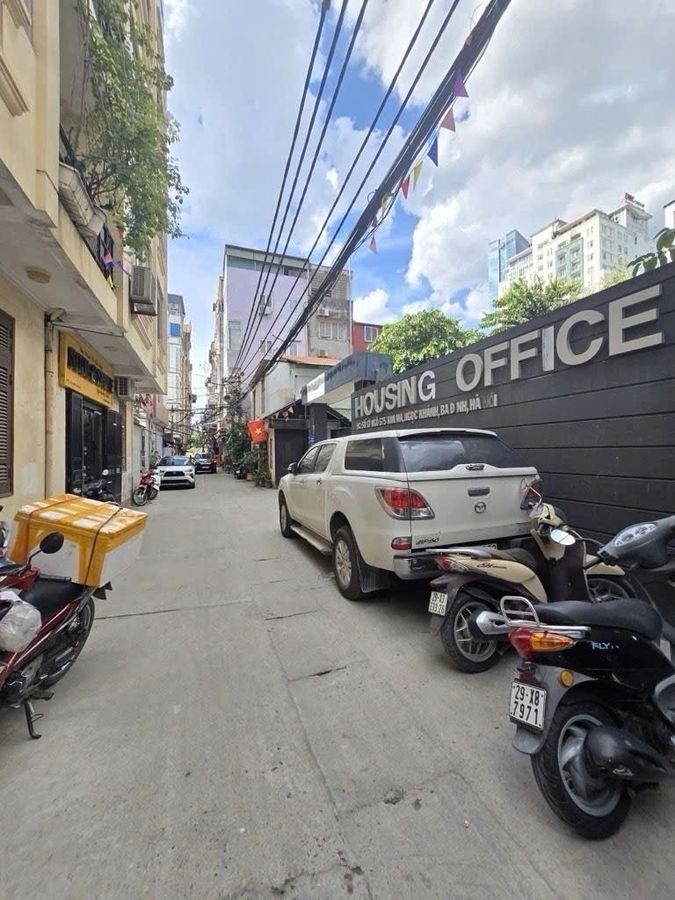 Bán Nhà Kim Mã 30m2. 6 tầng. mặt tiền 4.8m. giá 15.8 tỷ Ba Đình Hà Nội