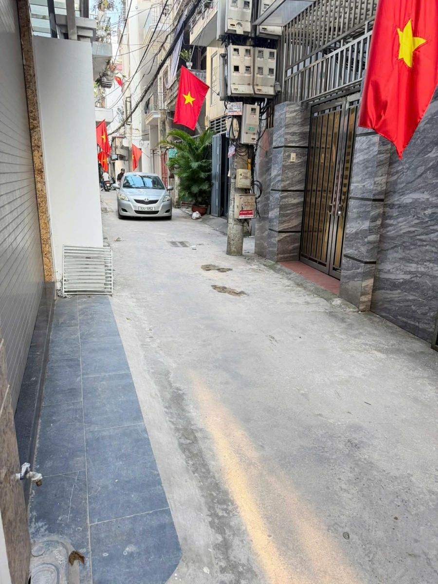 bán nhà lô góc Hoàng Như Tiếp gần bệnh viện Tâm Anh 7 tầng thang máy ngõ thông ôtô vào nhà