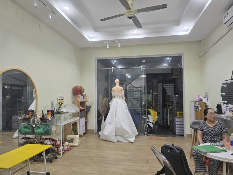 Bán nhà mặt phố Bình Chiểu Thủ Đức nhà 4 tầng DT 332m² sổ hồng. Giá 15.35 tỷ