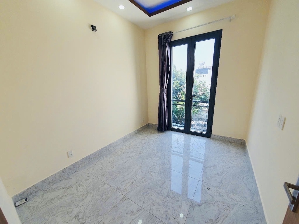 BÁN NHÀ MẶT PHỐ QUẬN 4 - 5.2 TỶ - 20M2 - 5 TẦNG - VỊ TRÍ VÀNG - SỔ HỒNG CHÍNH CHỦ