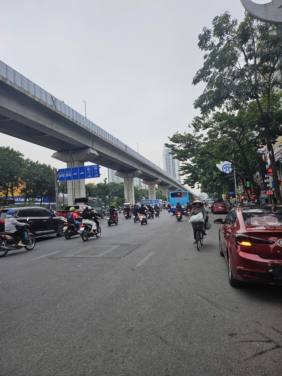 BÁN NHÀ MẶT PHỐ THANH XUÂN 6 TẦNG THANG MÁY VỈA HÈ OTO TRÁNH KINH DOANH CHỈ 15.X TỶ