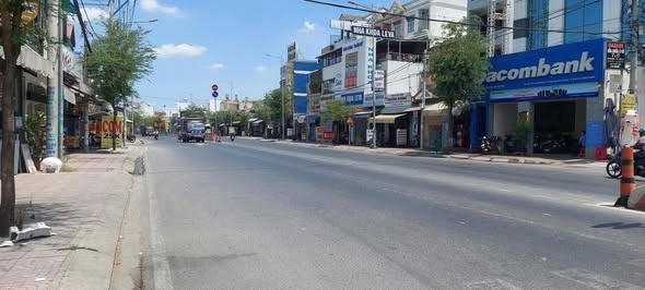 Bán nhà mặt tiền 8x27m giá 165 tỷ Đường Tô Ký