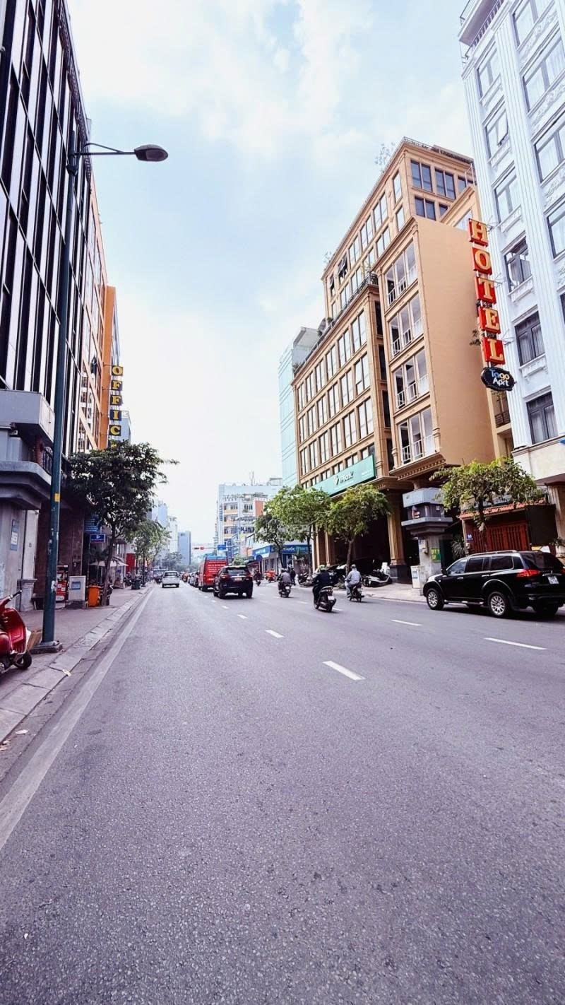 Bán nhà Mặt tiền Bạch Đằng - gần Đặng Văn Sâm 62x15m 4 tầng - 12 CHDV chỉ 28 tỷ.